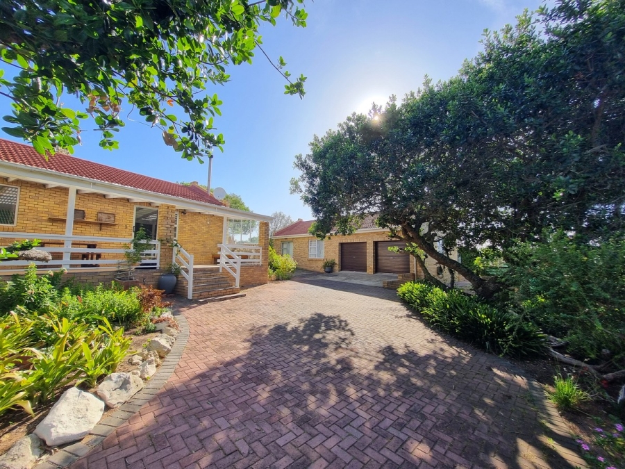 3 Bedroom Property for Sale in Stilbaai Wes Western Cape